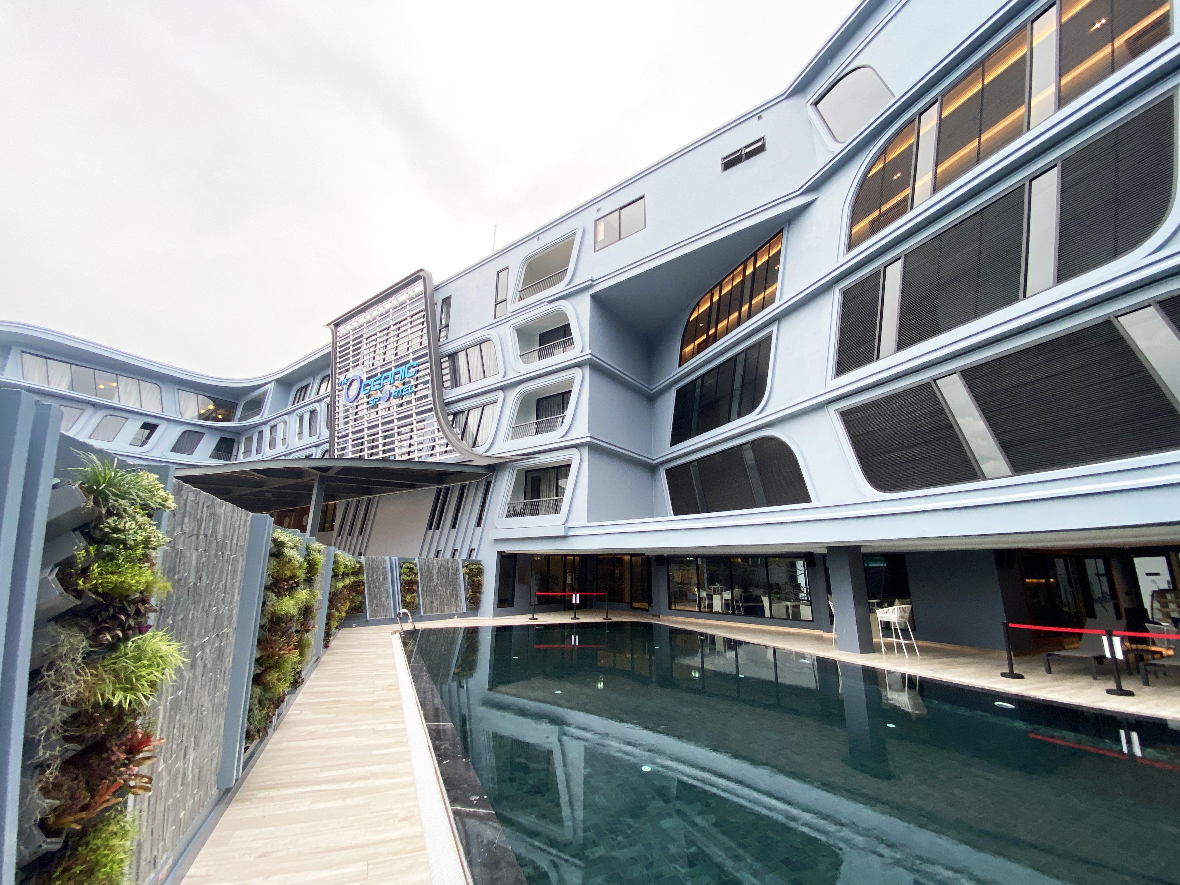 The Oceanic Sportel Phuket - Sha Extra Plus 外观 照片 The school's main building