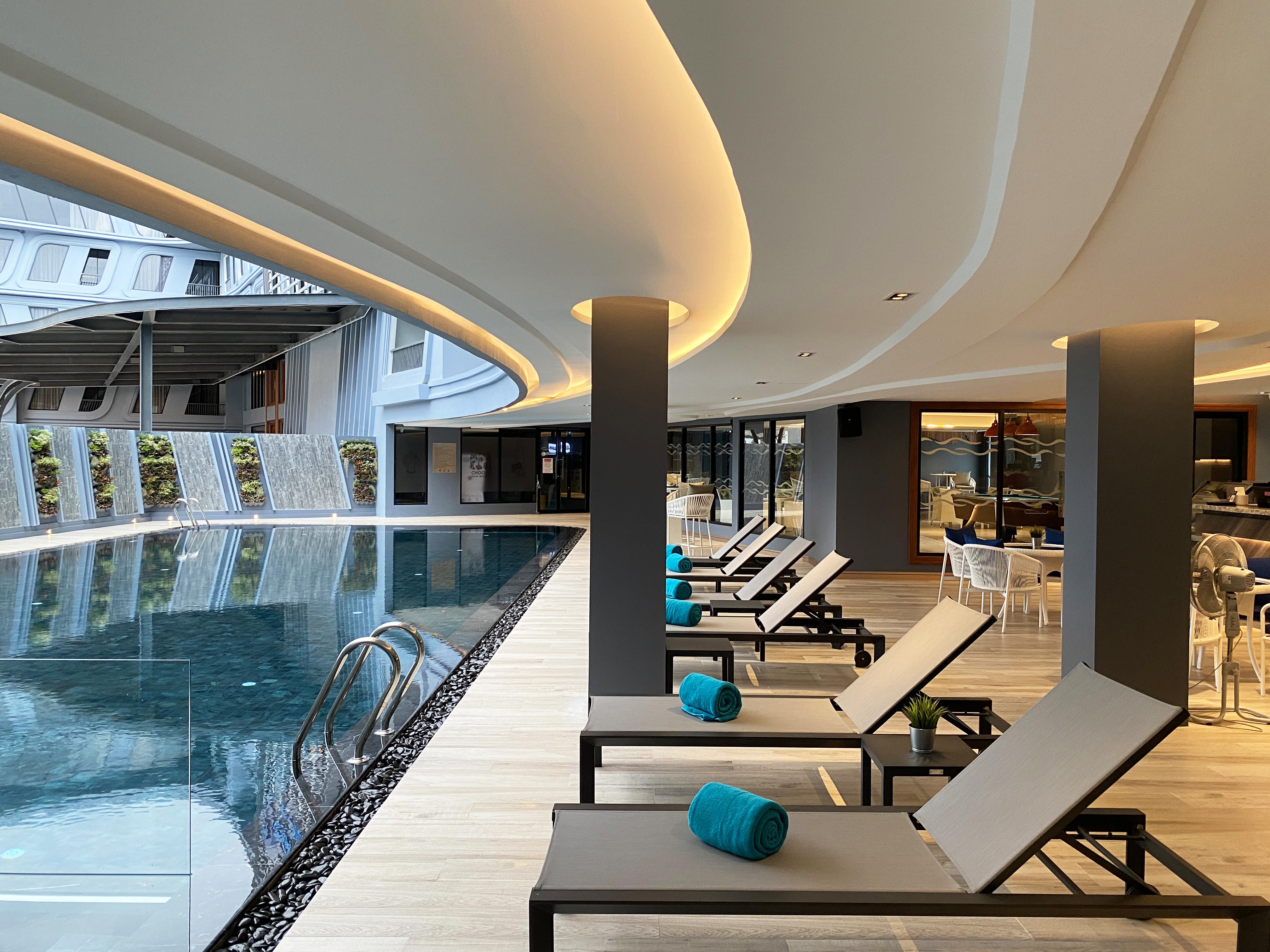 The Oceanic Sportel Phuket - Sha Extra Plus 外观 照片 The pool at the hotel